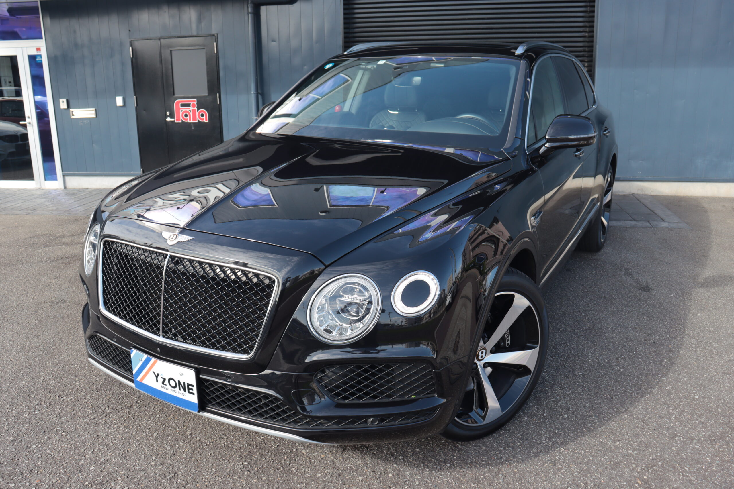 BENTLEY BENTAYGA V8 【100周年記念特別仕様車 センテナリ―・スペック】サムネイル画像１枚目